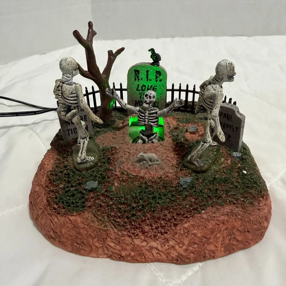 Halloween Lemax Spooky Town Long Time No See 2017 In Box With Cord - Lights Up!